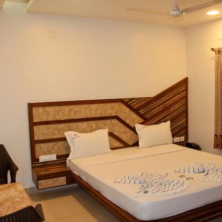 Annai In Saravana Bhavan Fine Stay And Restaurant Velankanni Esterno foto