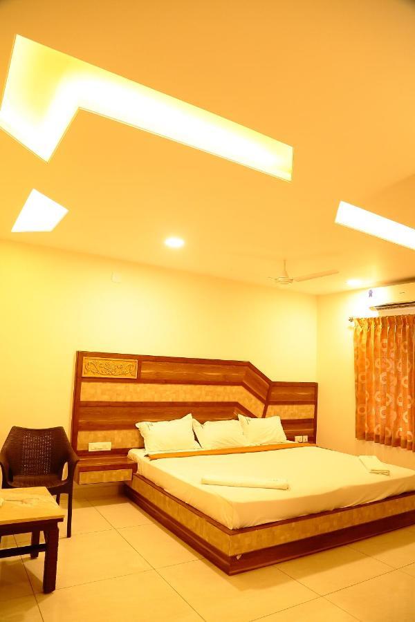 Annai In Saravana Bhavan Fine Stay And Restaurant Velankanni Esterno foto